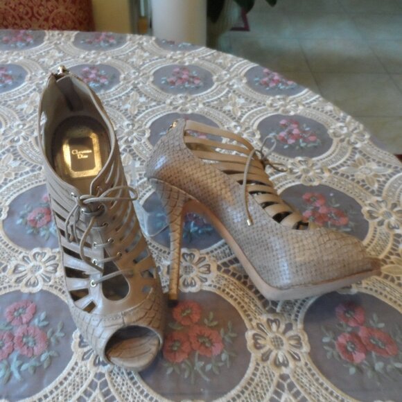 Christian Dior Beige Snake Embosed Lace Up Ankle Boots Size 38 1/2B - Picture 3 of 16
